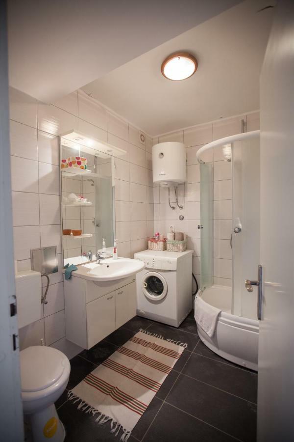 אוסילק Riverview Apartment מראה חיצוני תמונה